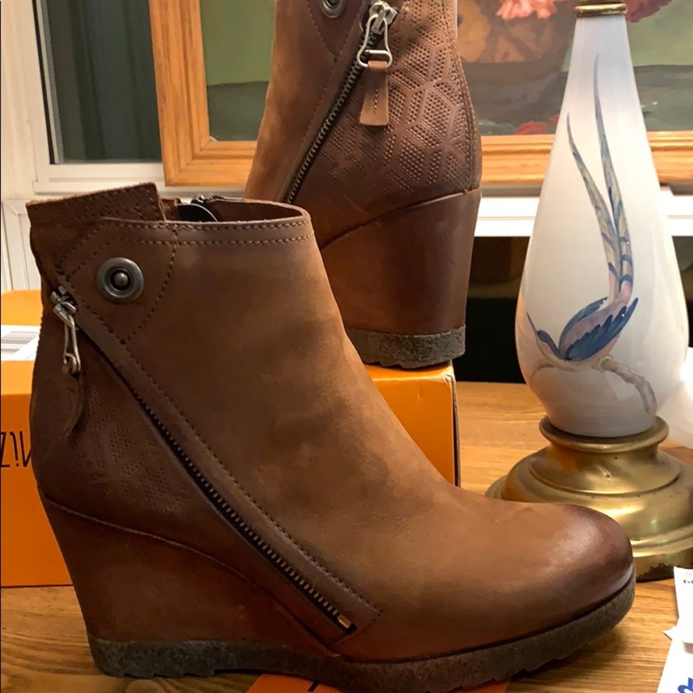Miz Mooz | Newton Infinity Bootie - Picture 7 of 11